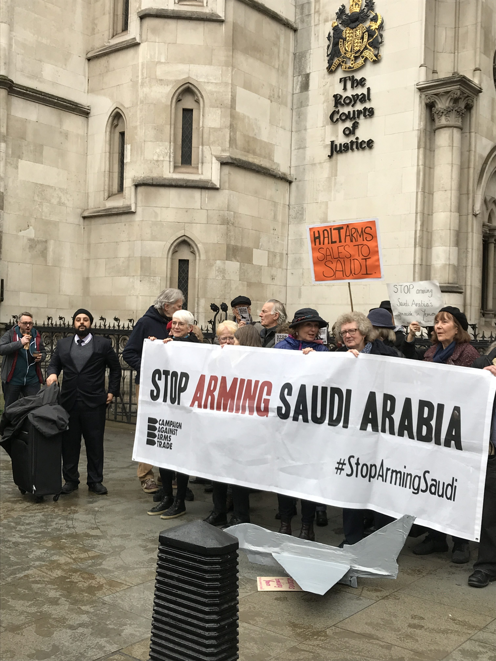 amnesty-international-human-rights-watch-and-rights-watch-uk-intervene-in-campaign-against-the-arms-trade-case-challenging-the-legality-of-uk-arms-sales-to-saudi-arabia_IMG_1038-e1554801422851